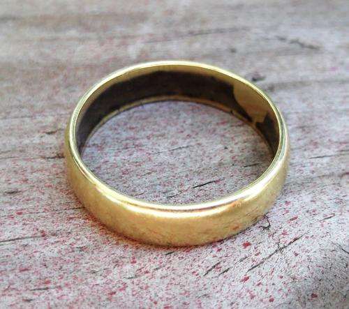 18ct gold wedding band, 5.4g - Size Q