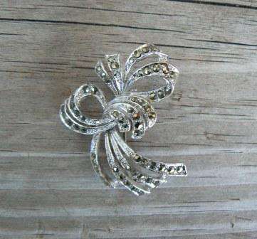Very pretty vintage marcasite brooch
