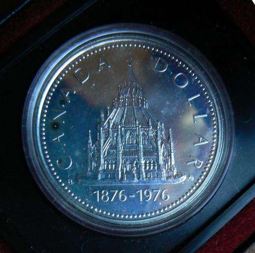 1976 Canada silver proof dollar Parliament Library - in black clamshell case