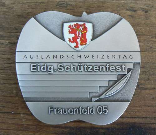 Large Swiss shooting medal Frauenfeld 05 - shape of an apple