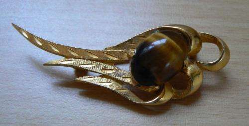 Vintage Tiger's eye brooch in an art deco-style setting