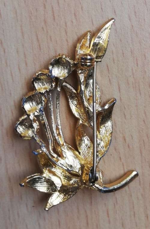 Colourful vintage brooch in gold-coloured setting