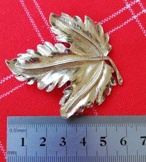 Vintage gold-coloured heavy leaf brooch