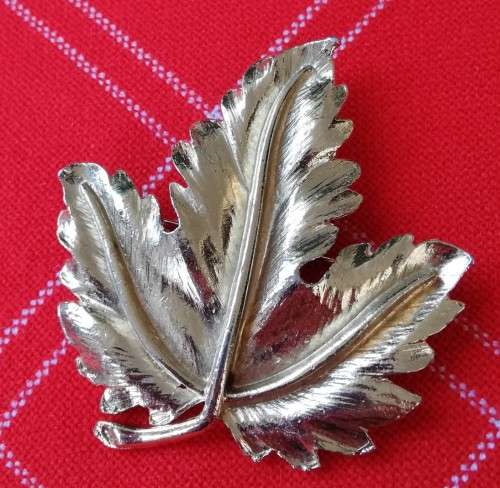 Vintage gold-coloured heavy leaf brooch