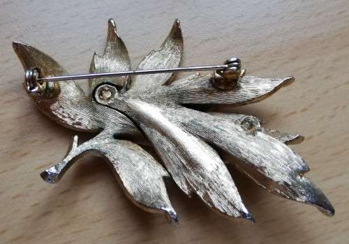 Vintage gold coloured leaf-shaped brooch
