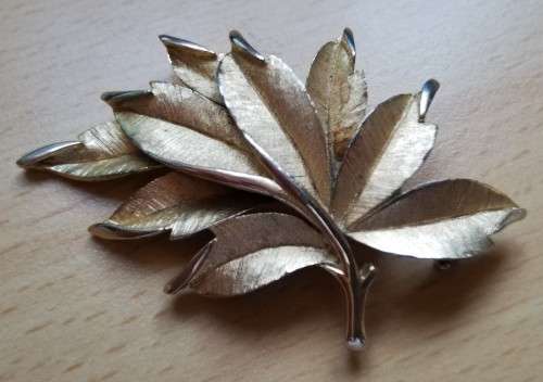 Vintage gold coloured leaf-shaped brooch