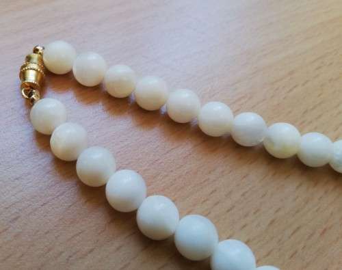 Vintage heavy white stone necklace, short