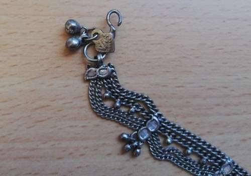 Eastern-style metal ankle chain