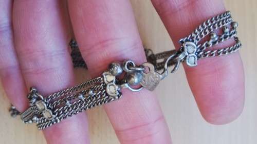 Eastern-style metal ankle chain