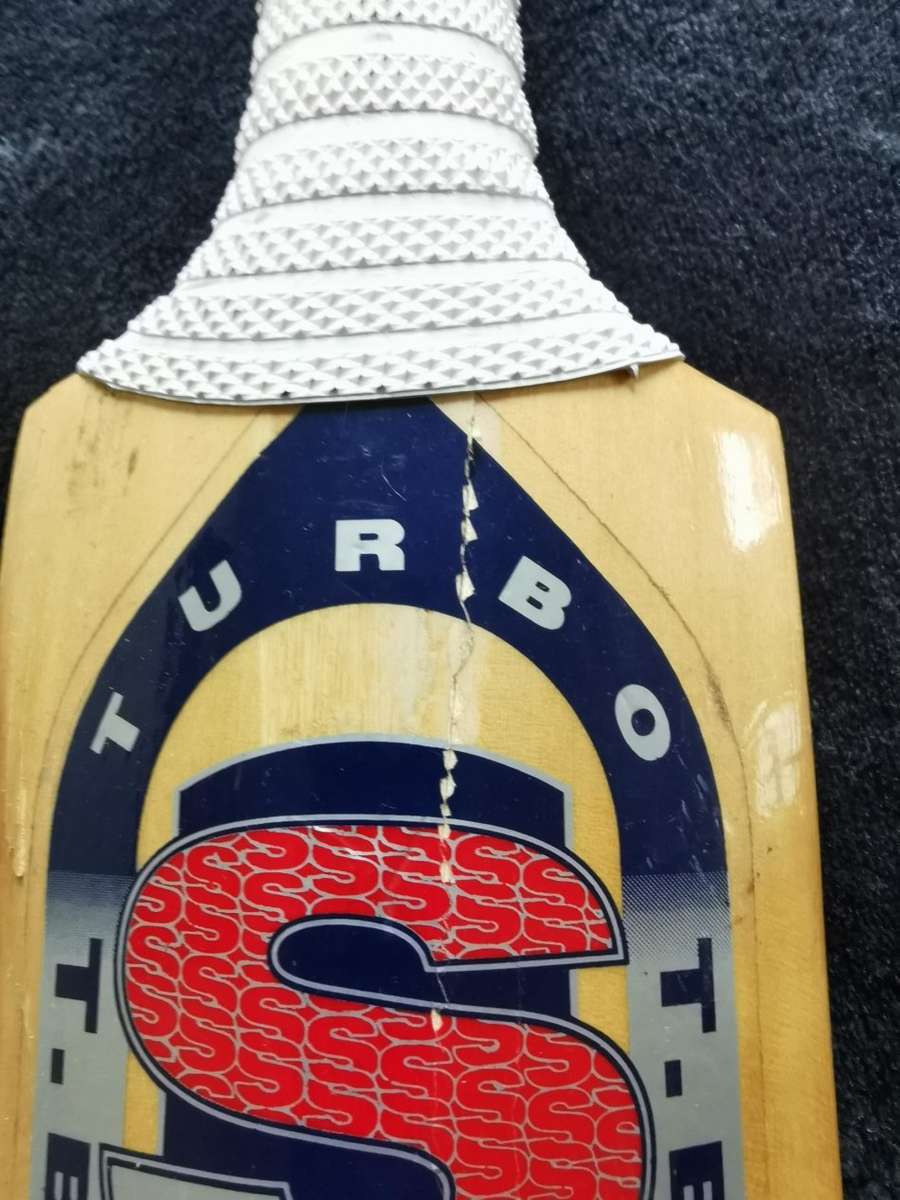 Cricket bat signed by full South African cricket team World Cup 2003