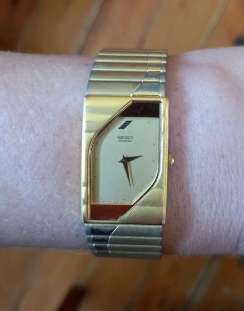 Vintage gold-tone Seiko ladies quartz watch, new battery, working