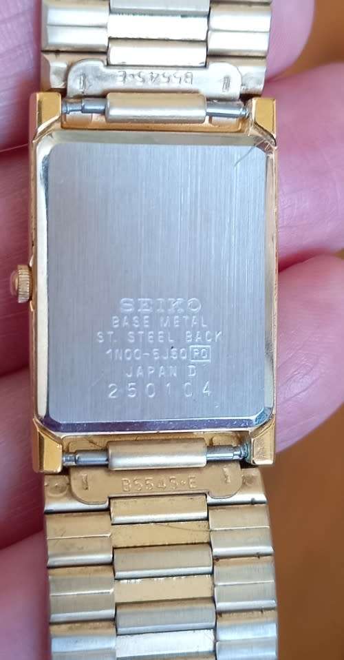 Vintage gold-tone Seiko ladies quartz watch, new battery, working