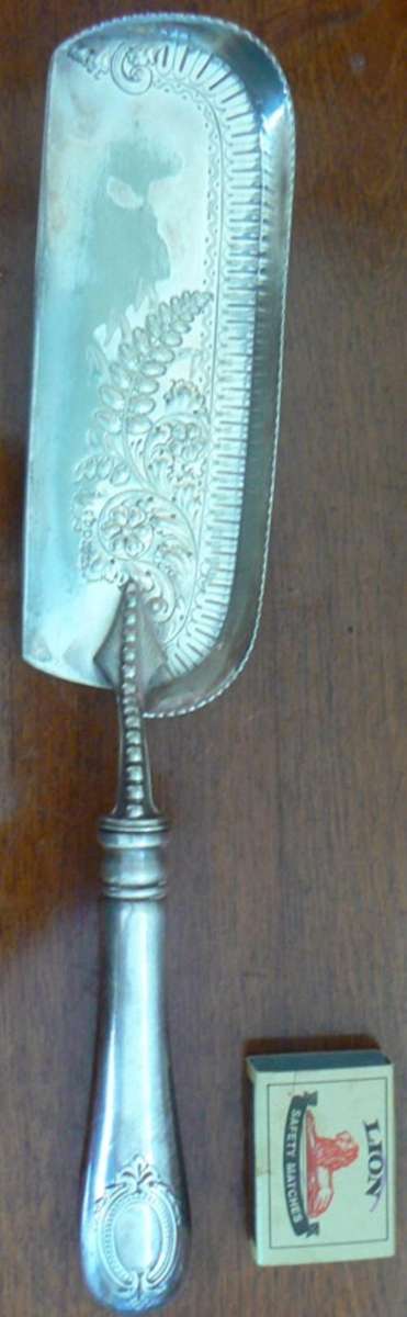 Roberts and Belk crumb tray - very beautiful