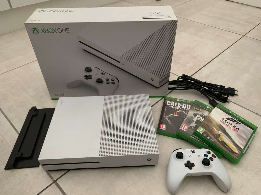 Xbox One S + Controller + 3 Games
