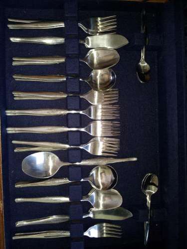 EEtrite Cutlery Set - Cloth Lined Wood Box - UNUSED Wedding GIFT- Excellent Condition ***REDUCED****