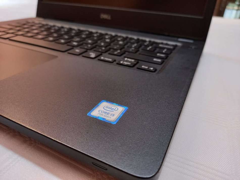 Dell Latitude Laptop - Intel i5 7th gen - 256GB SSD M.2 - 16GB - 14" FHD