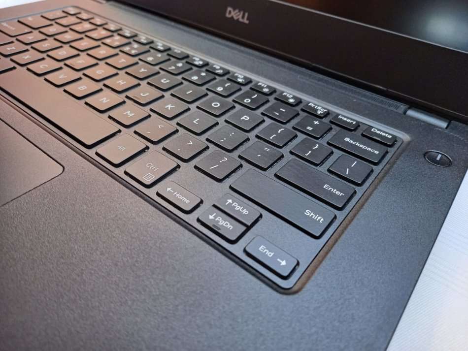 Dell Latitude Laptop - Intel i5 7th gen - 256GB SSD M.2 - 16GB - 14" FHD