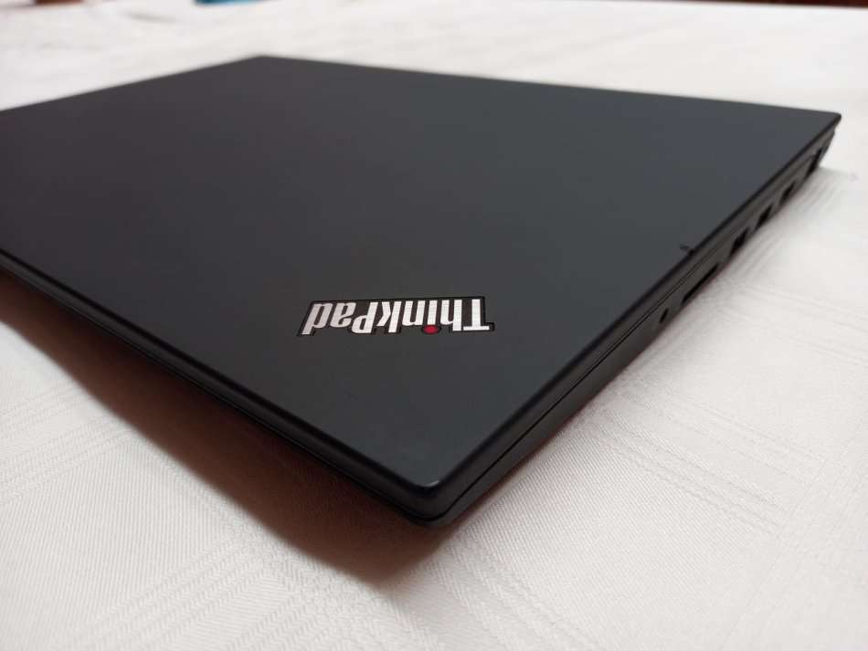 Lenovo T570 - i5 7th gen - 8GB - 1TB - 15.6" with Lenovo warranty