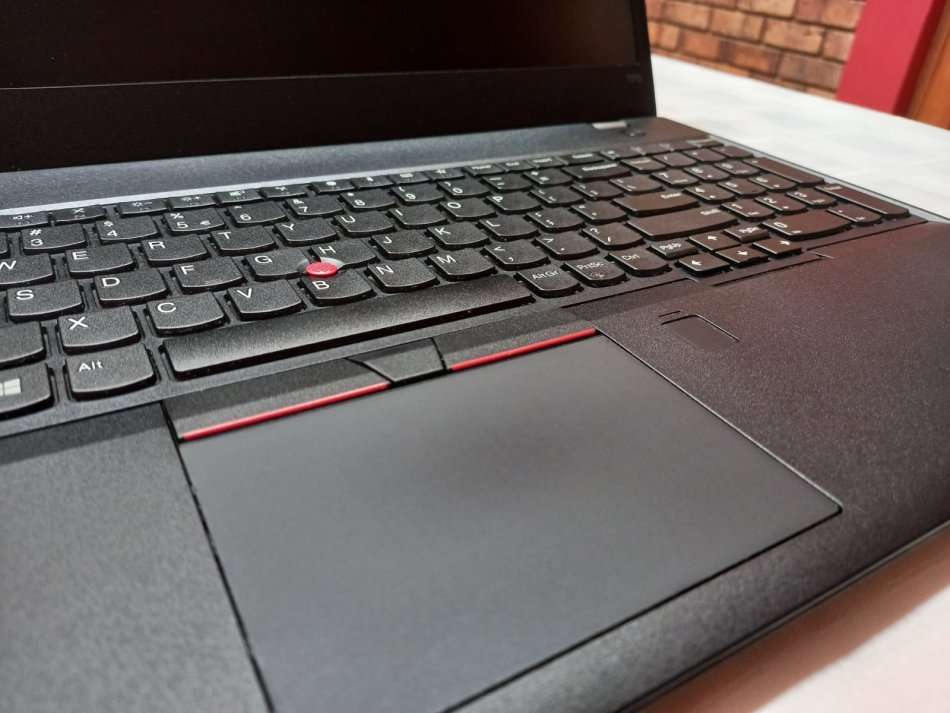 Lenovo T570 - i5 7th gen - 8GB - 1TB - 15.6" with Lenovo warranty