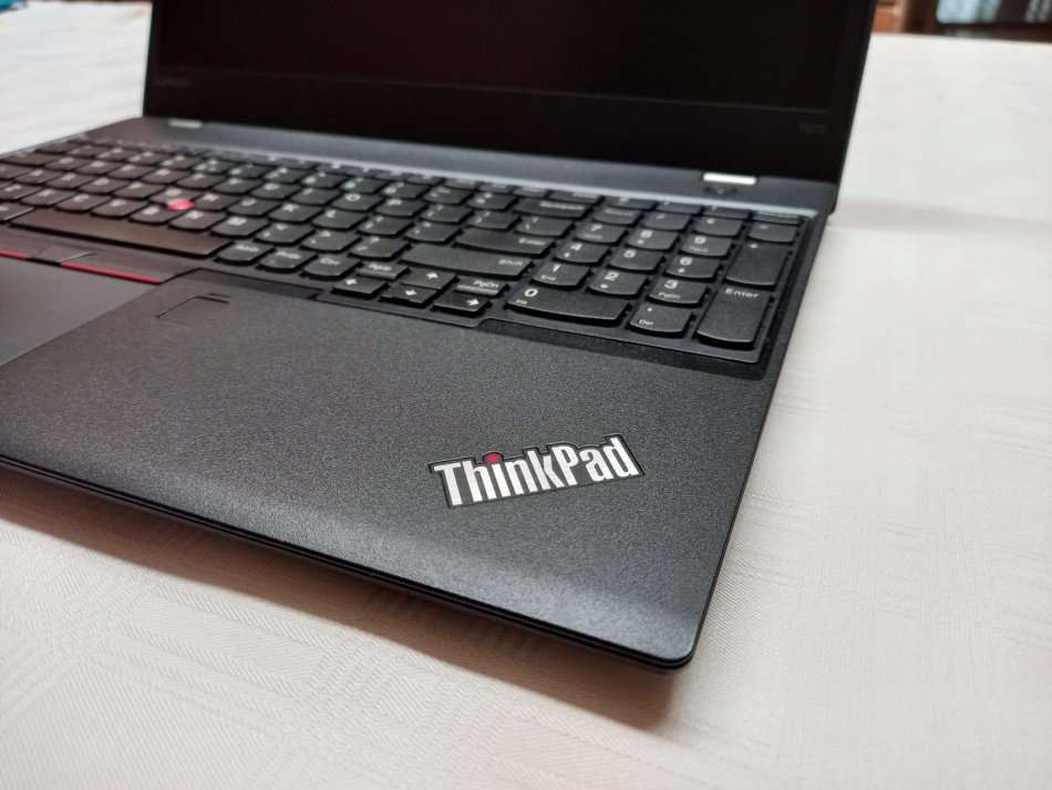 Lenovo T570 - i5 7th gen - 8GB - 1TB - 15.6" with Lenovo warranty