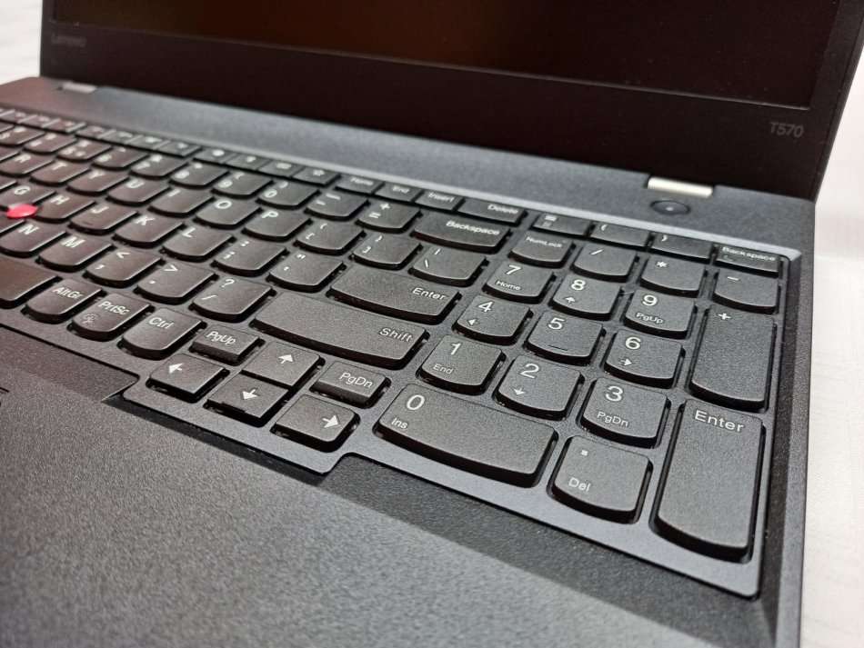 Lenovo T570 - i5 7th gen - 8GB - 1TB - 15.6" with Lenovo warranty