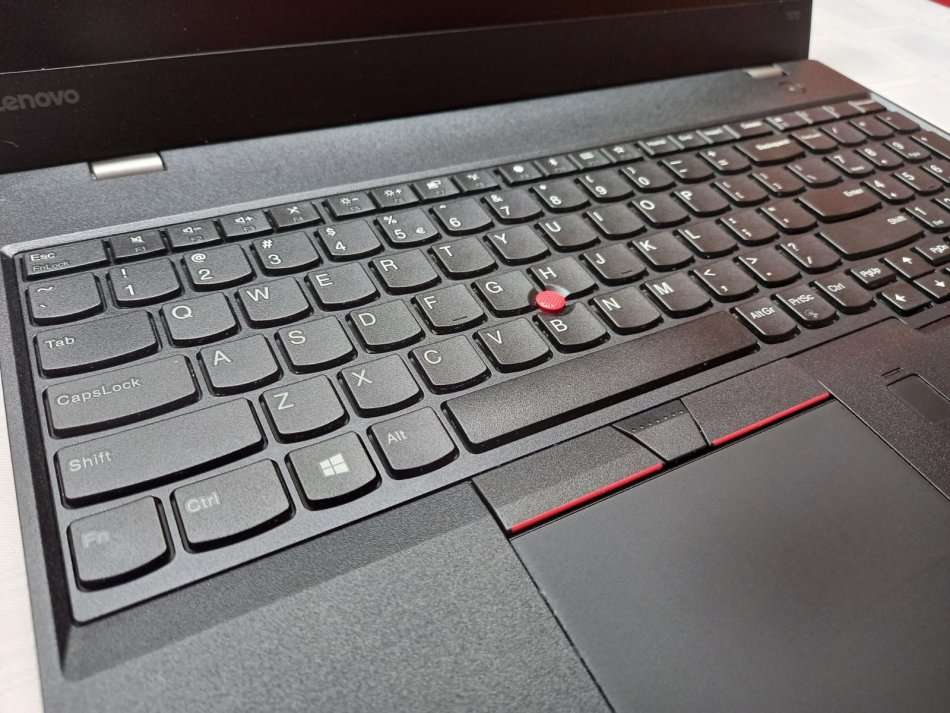 Lenovo T570 - i5 7th gen - 8GB - 1TB - 15.6" with Lenovo warranty