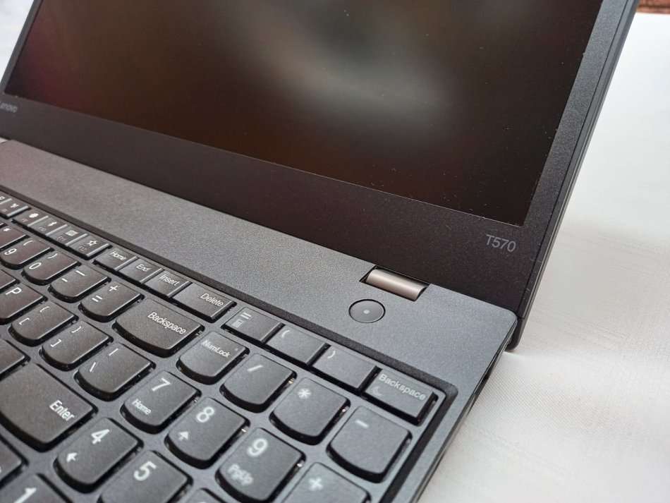 Lenovo T570 - i5 7th gen - 8GB - 1TB - 15.6" with Lenovo warranty