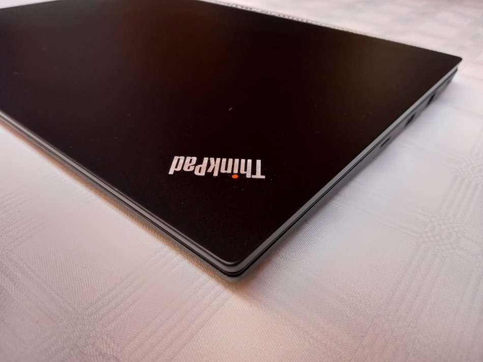 Lenovo ThinkPad E490 - i7 8th gen Quad Core - 256GB SSD - 8GB - 14" FHD