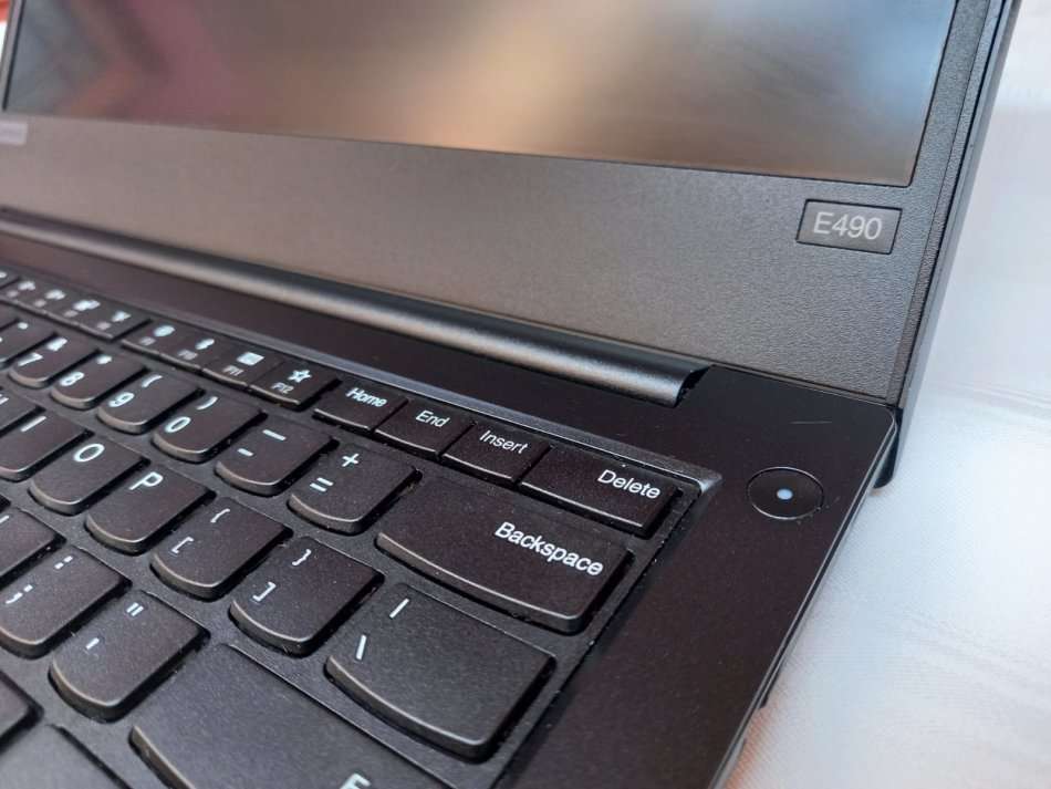 Lenovo ThinkPad E490 - i7 8th gen Quad Core - 256GB SSD - 8GB - 14" FHD
