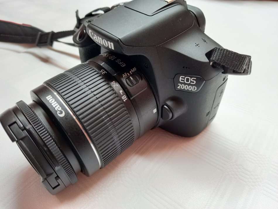 Canon EOS 2000D - Canon EF-S 18-55mm f/3.5-5.6 III zoom lens