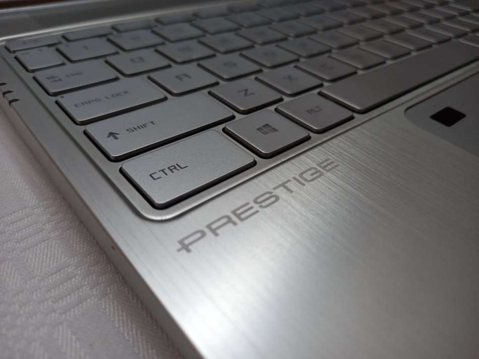 Powerful MSI Prestige Laptop with orginal Box - Intel i7 - 16GB DDR4 - 14" FHD