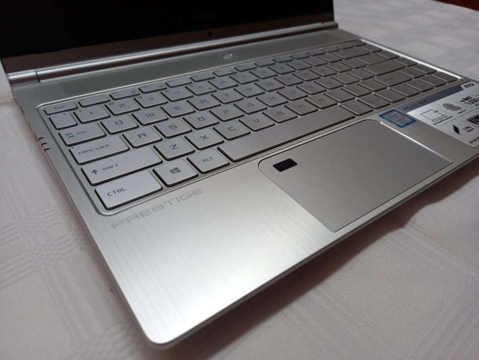 Powerful MSI Prestige Laptop with orginal Box - Intel i7 - 16GB DDR4 - 14" FHD