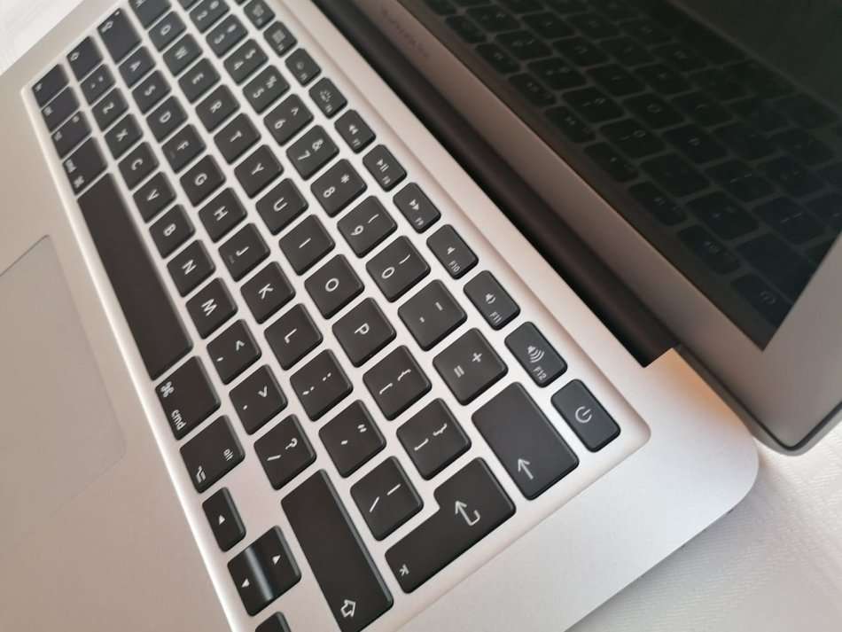 Powerful MacBook Air "Core i5" 1.8 13inch (2017 model) - MINT Condition