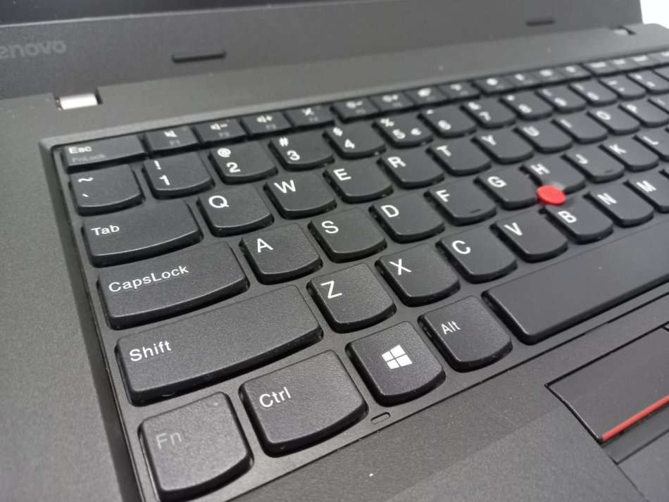 Lenovo ThinkPad L470 - Intel i5 - 12GB DDR4 - 240GB SSD - 14" FHD - With Extended Battery