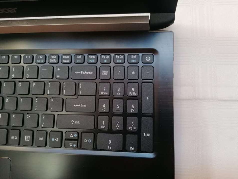 Powerful Acer Laptop - Intel i7 8th gen - 256GB SSD + 2TB HDD - 12GB - 15.6" FHD