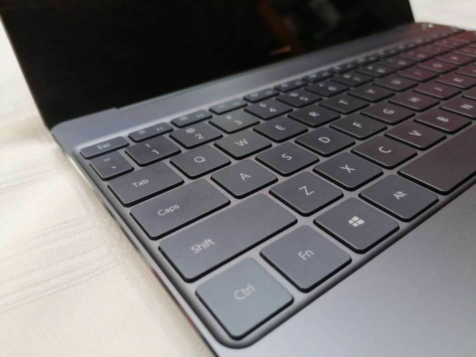 Huawei MATEBOOK - 13" QHD 2160 x 1440 - Intel i7 - 512GB SSD - MINT Condition