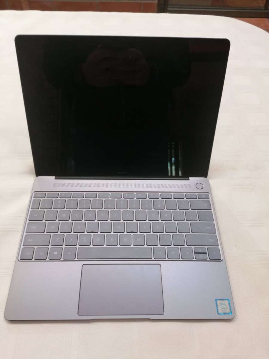 Huawei MATEBOOK - 13" QHD 2160 x 1440 - Intel i7 - 512GB SSD - MINT Condition