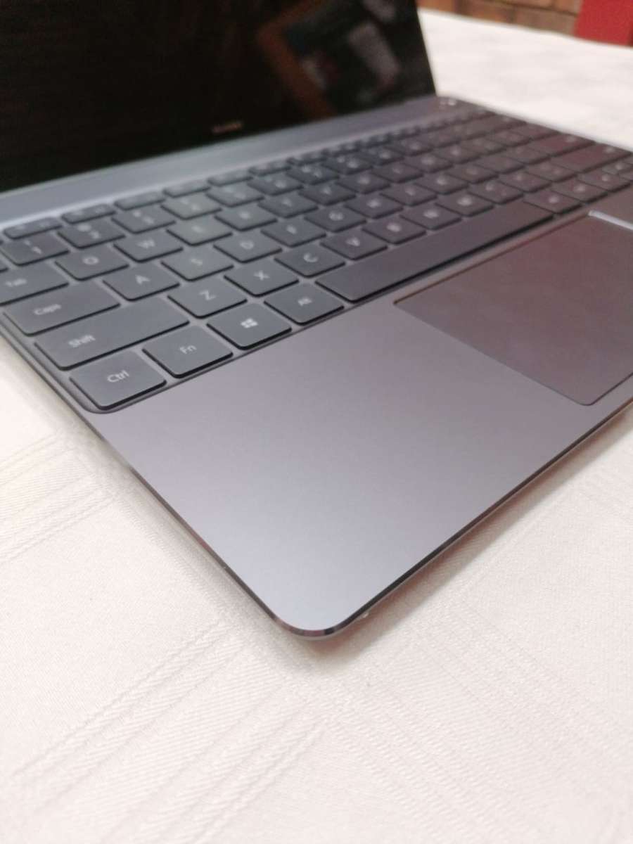 Huawei MATEBOOK - 13" QHD 2160 x 1440 - Intel i7 - 512GB SSD - MINT Condition