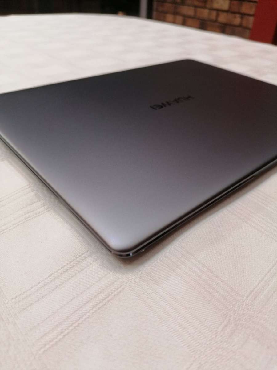 Huawei MATEBOOK - 13" QHD 2160 x 1440 - Intel i7 - 512GB SSD - MINT Condition