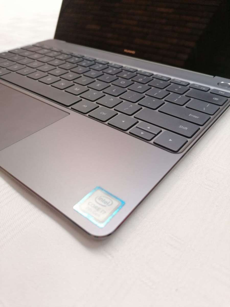 Huawei MATEBOOK - 13" QHD 2160 x 1440 - Intel i7 - 512GB SSD - MINT Condition