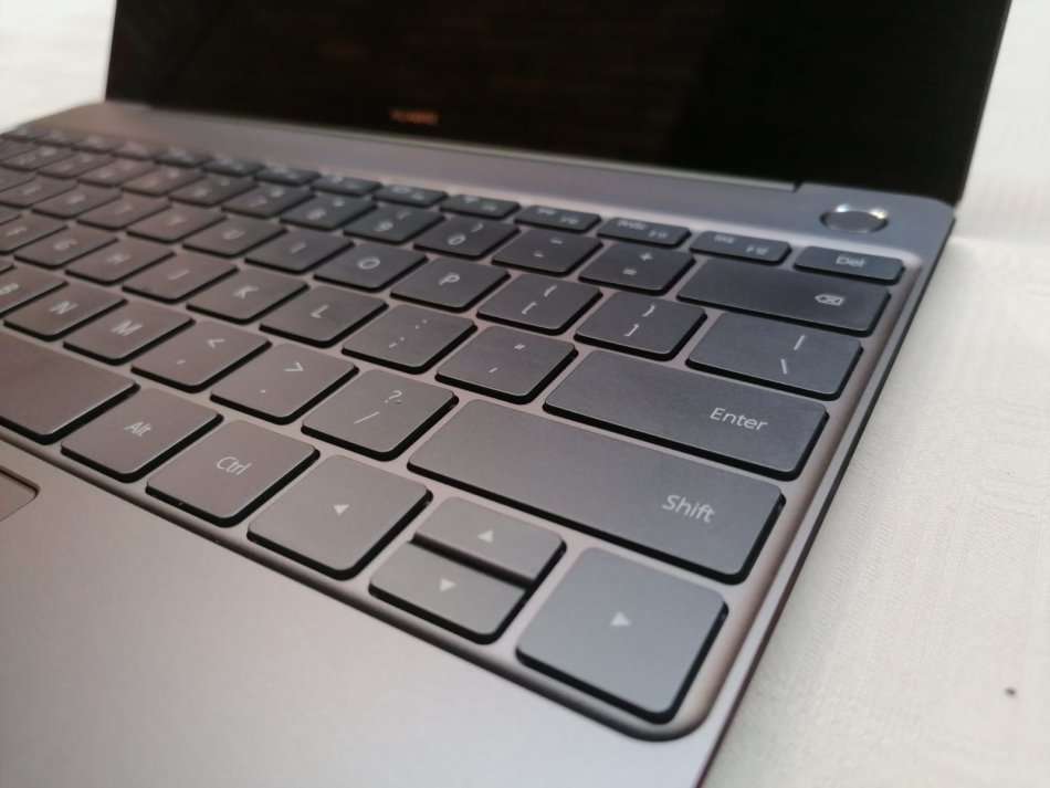 Huawei MATEBOOK - 13" QHD 2160 x 1440 - Intel i7 - 512GB SSD - MINT Condition