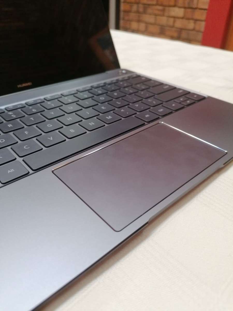 Huawei MATEBOOK - 13" QHD 2160 x 1440 - Intel i7 - 512GB SSD - MINT Condition