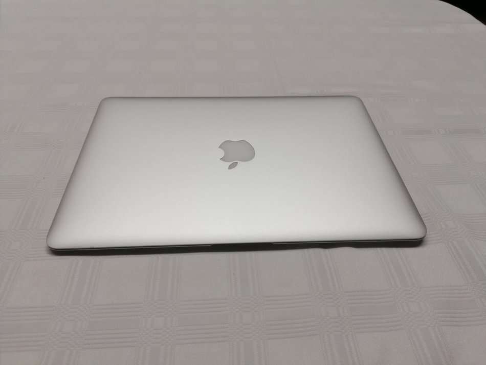 Powerful MacBook Air "Core i5" 1.8 13inch (2017 model) - Low Cycle Count