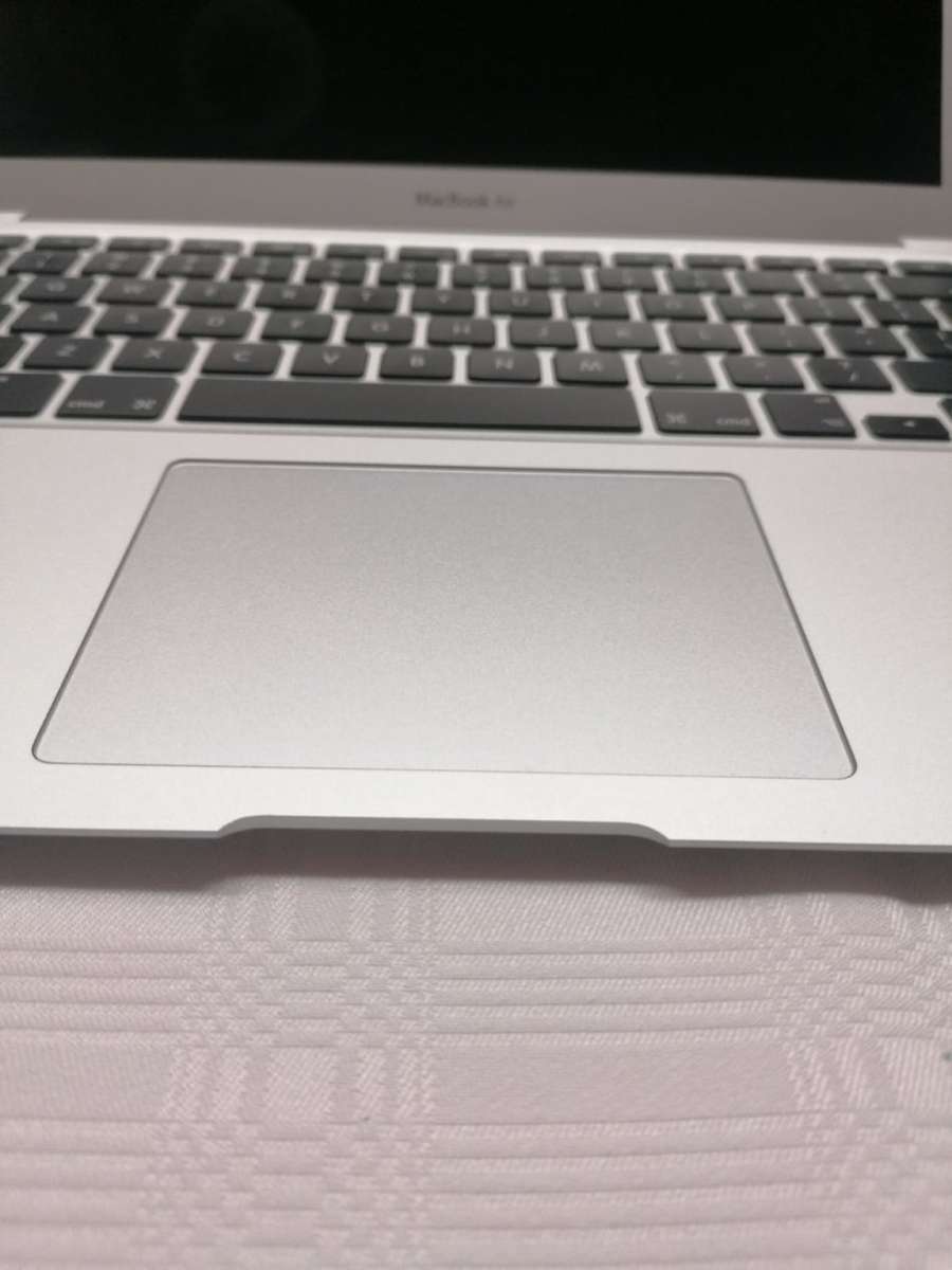 Powerful MacBook Air "Core i5" 1.8 13inch (2017 model) - Low Cycle Count