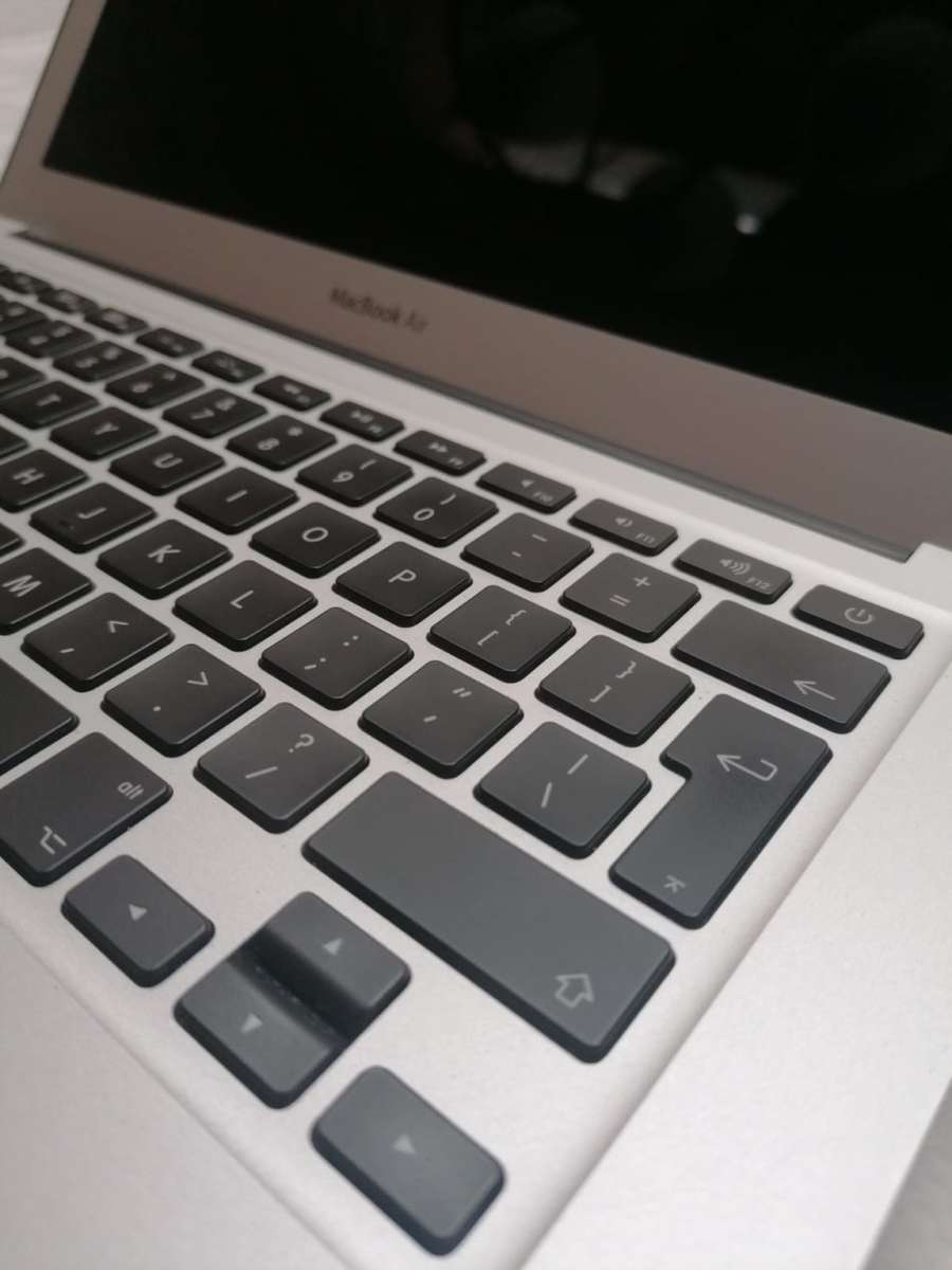 Powerful MacBook Air "Core i5" 1.8 13inch (2017 model) - Low Cycle Count