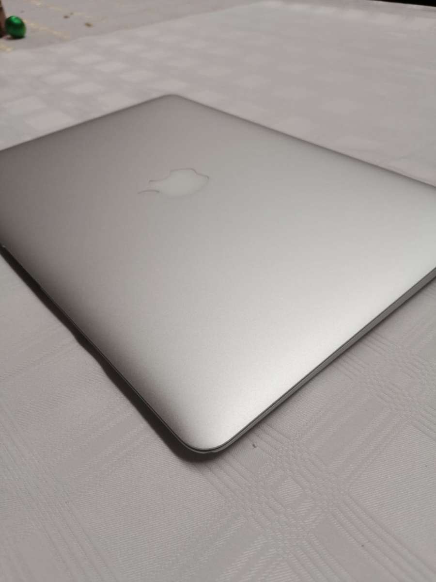 Powerful MacBook Air "Core i5" 1.8 13inch (2017 model) - Low Cycle Count