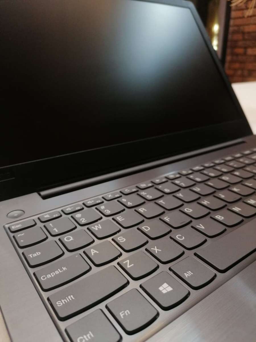 Lenovo IdeaPad V330 - Intel 8th Gen - 8GB - 1TB HDD - 15.6" FHD - Win 10 Pro