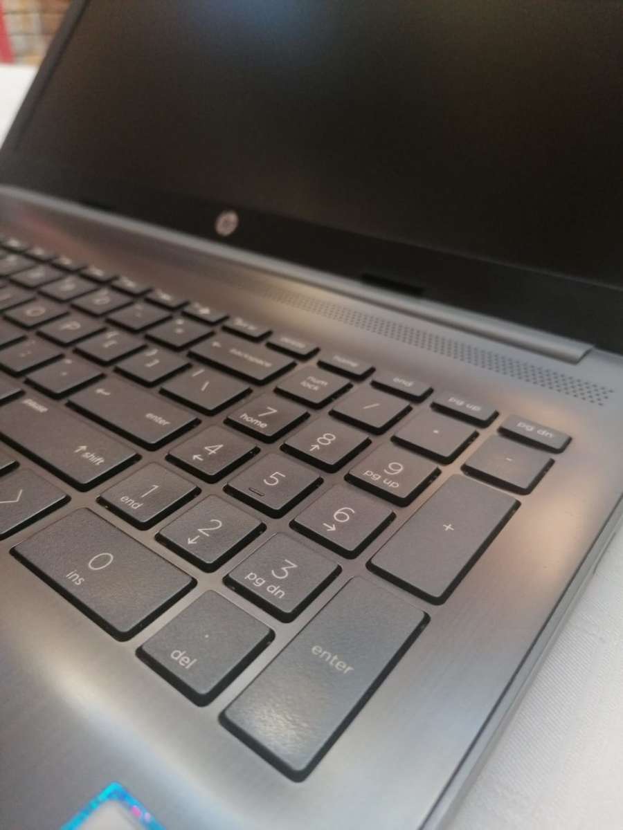 Powerful HP Laptop - Intel i7 7th gen - 15.6 FHD 1920 x 1080 - 8GB - 1TB HDD