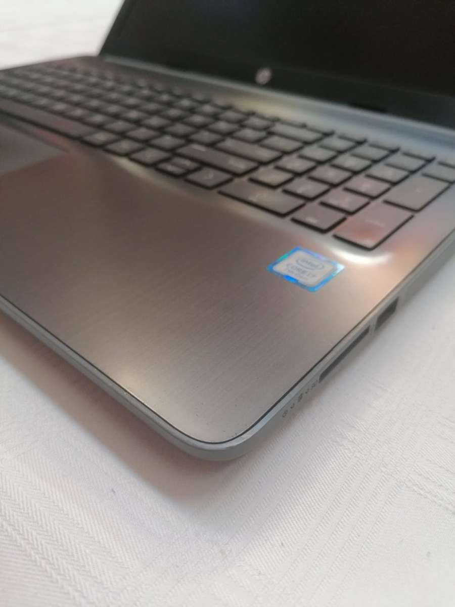 Powerful HP Laptop - Intel i7 7th gen - 15.6 FHD 1920 x 1080 - 8GB - 1TB HDD