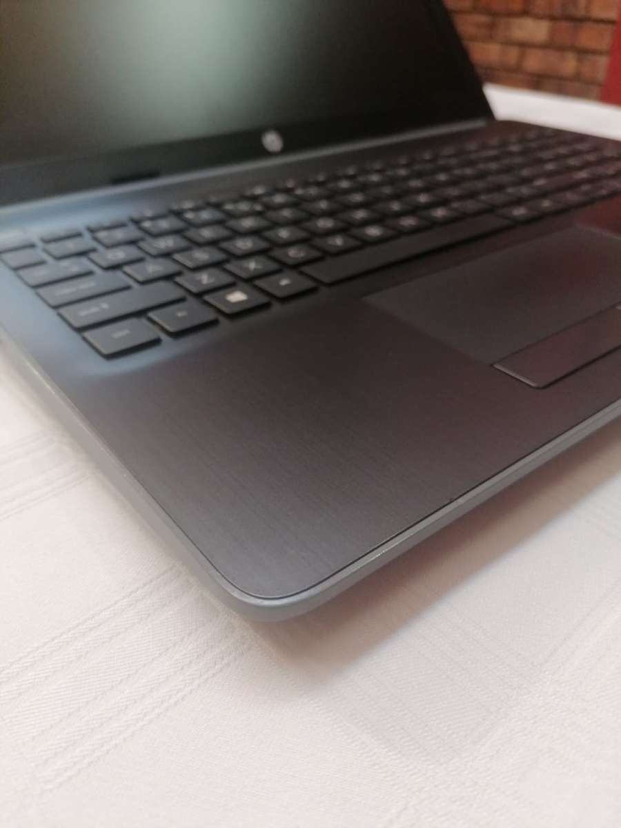 Powerful HP Laptop - Intel i7 7th gen - 15.6 FHD 1920 x 1080 - 8GB - 1TB HDD